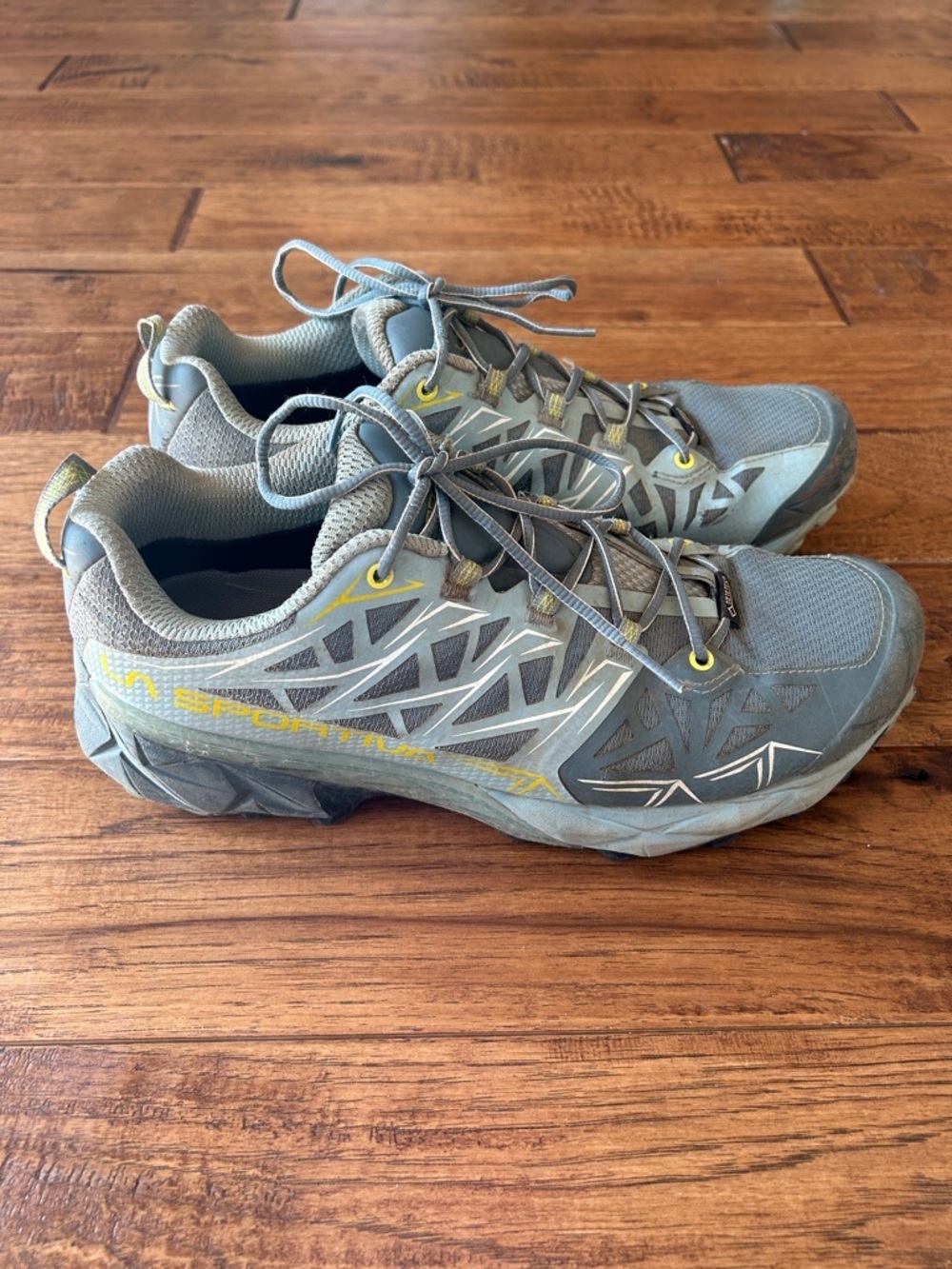 La Sportiva Akyra GTX Mountain Trail Running Shoes Gray Yellow Womens Size 10